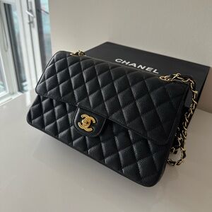 Chanel Medium Classic Flap (Black)